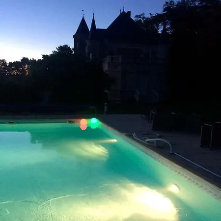 לינה וארוחת בוקר Chateau Charbontiere Sers (Charente)