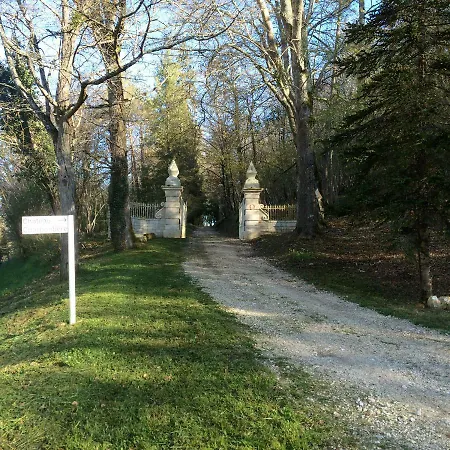 Chateau Charbontiere לינה וארוחת בוקר