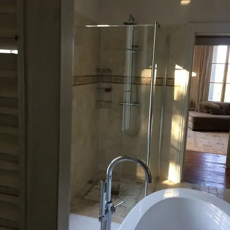 Chateau Charbontiere לינה וארוחת בוקר *
