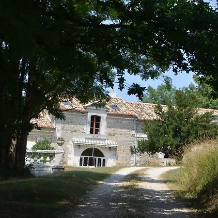Chateau Charbontiere לינה וארוחת בוקר *