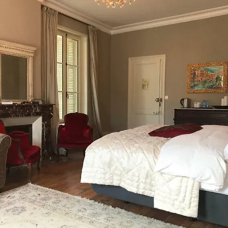 Chateau Charbontiere לינה וארוחת בוקר *