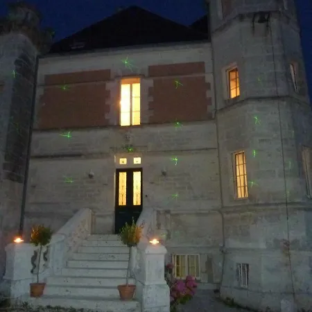 Chateau Charbontiere לינה וארוחת בוקר